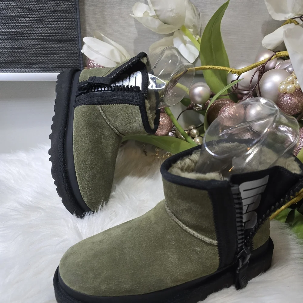 UGG Women's Classic Mini Zipper Tape Logo Boot Burnt Olive 1144034 New